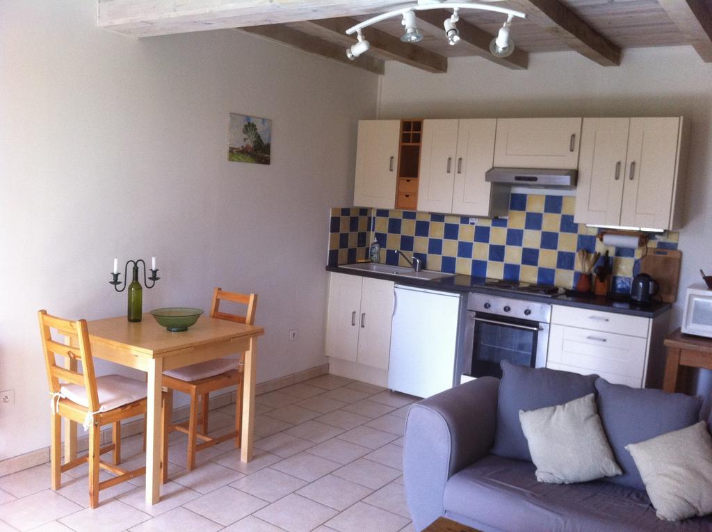 La Petite Maison Crezieres Bilik gambar