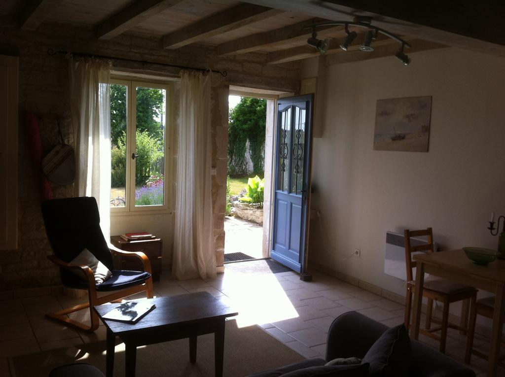 La Petite Maison Crezieres Bilik gambar