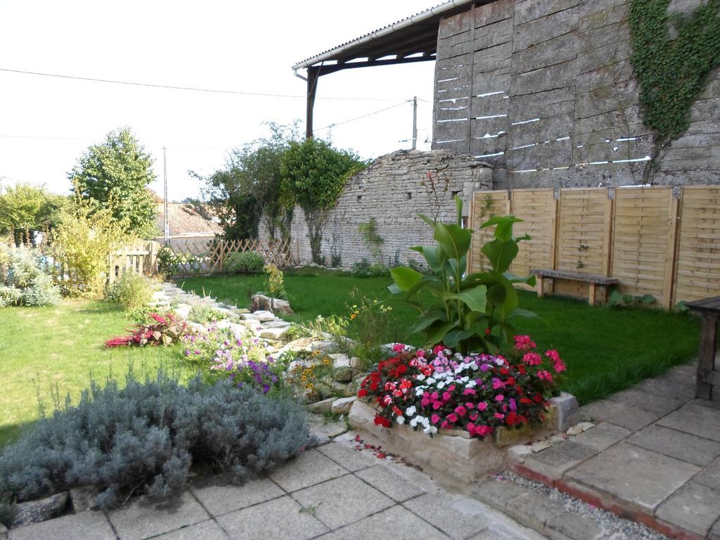 La Petite Maison Crezieres Bilik gambar