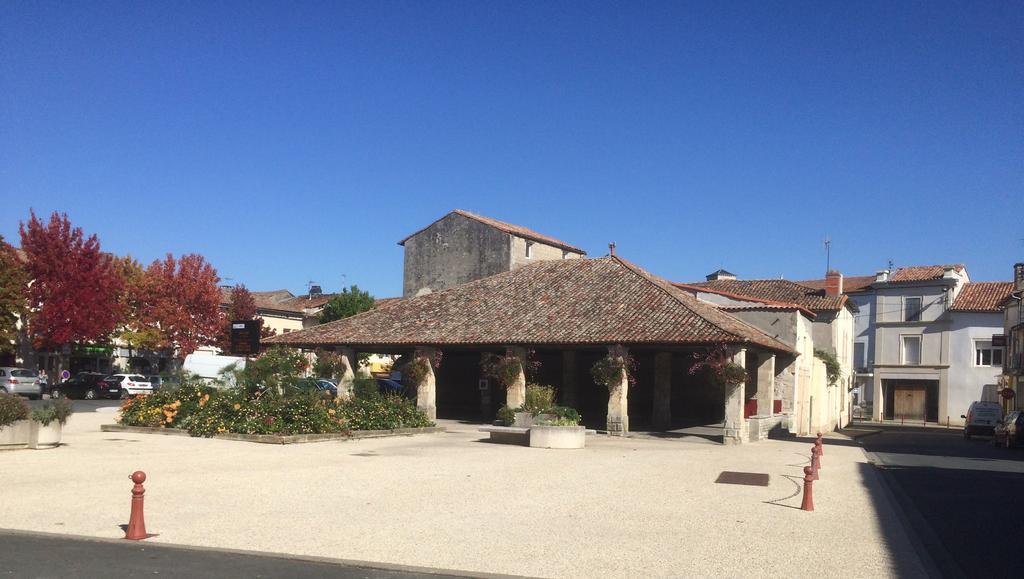 La Petite Maison Crezieres Luaran gambar